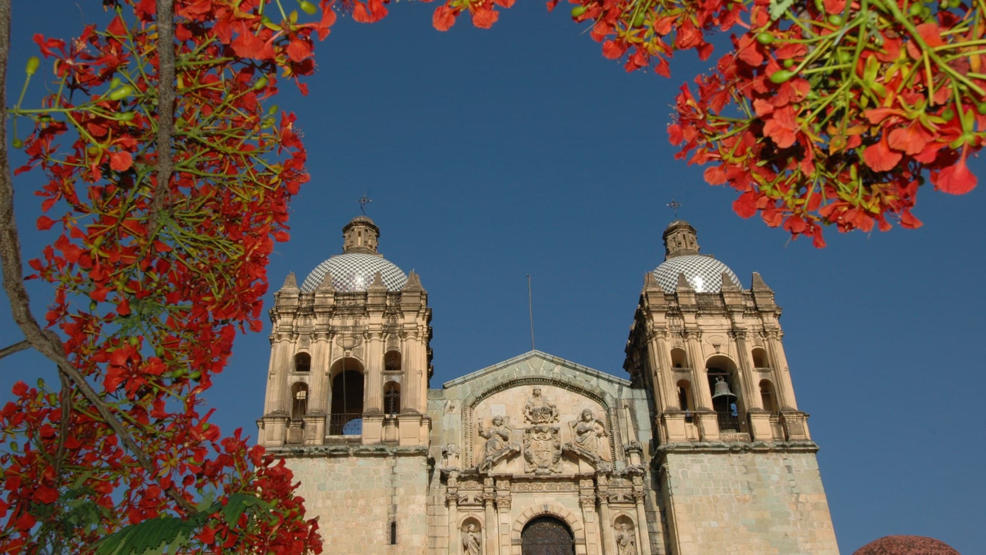 Cathédrale de Oaxaca sur le Zócalo, un monument emblématique du centre historique.
