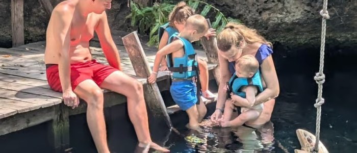 Cenote Yucatan Mexique famille