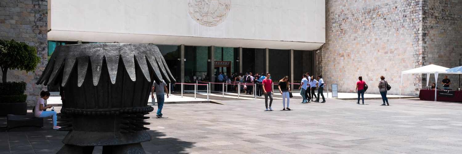 Façade du Musée national d’anthropologie à Mexico au cœur du parc de Chapultepec
