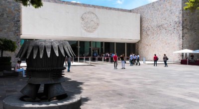 Façade du Musée national d’anthropologie à Mexico au cœur du parc de Chapultepec