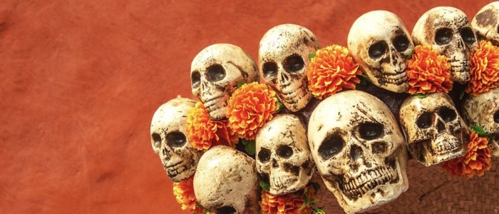 calaveras colorées pendant le Día de los Muertos