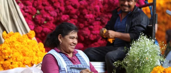 marché de Oaxaca avant le Día de Muertos avec fleurs et offrandes 4
