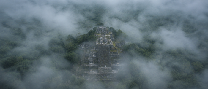 En septembre, les averses rendent les paysages plus verts et donnent aux sites archéologiques une atmosphère presque irréelle 2