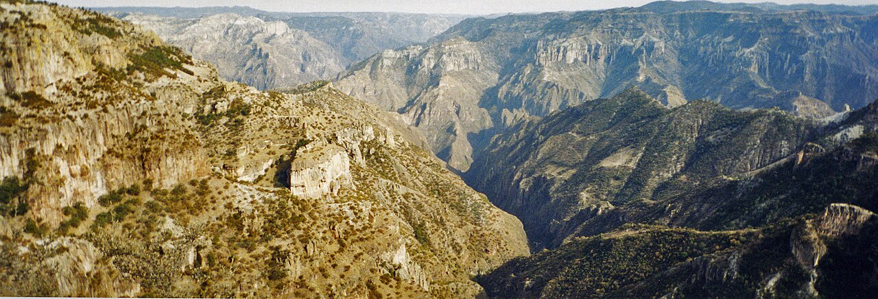 Vue panoramique de la Barranca del Cobre dans la Sierra Tarahumara au Chihuahua